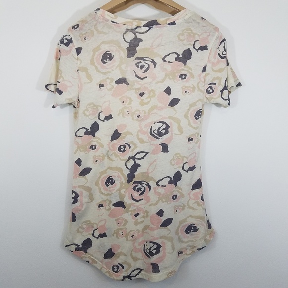 3 for $20 |Altar'd State Top Floral Pocket Rounded - Picture 4 of 4